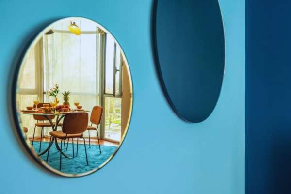 Using Circle Mirrors to Enhance Room Shape and Layout